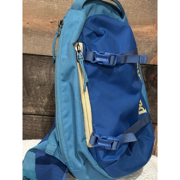 is the patagonia black hole duffel water proof 55L Thanks to a TPU Color:JZX-Dimmed Algae/Hunter Green PreOrder Date: 06/22/2026 Backpack Review Deux Lux